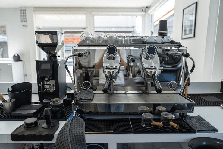 Essential Coffee Shop Equipment List for New Cafes in Dubai 3 coffee shop equipment list